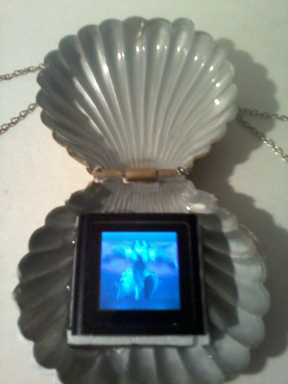 Seashell MP4 Holder Necklace