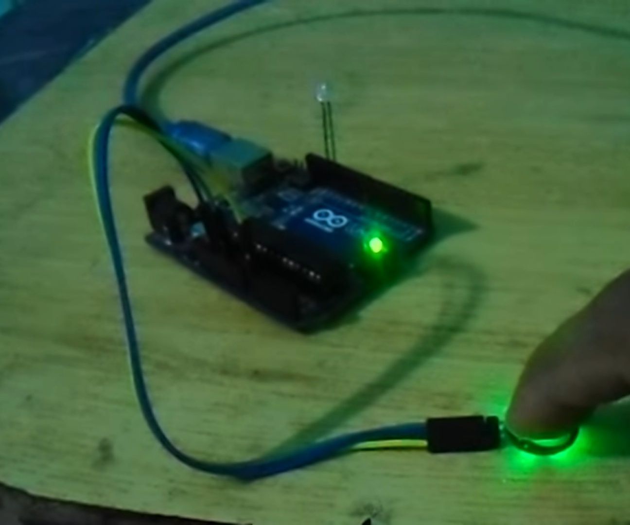 Arduino Pulse Sensor Tutorial | Arduino Heart Rate Sensor