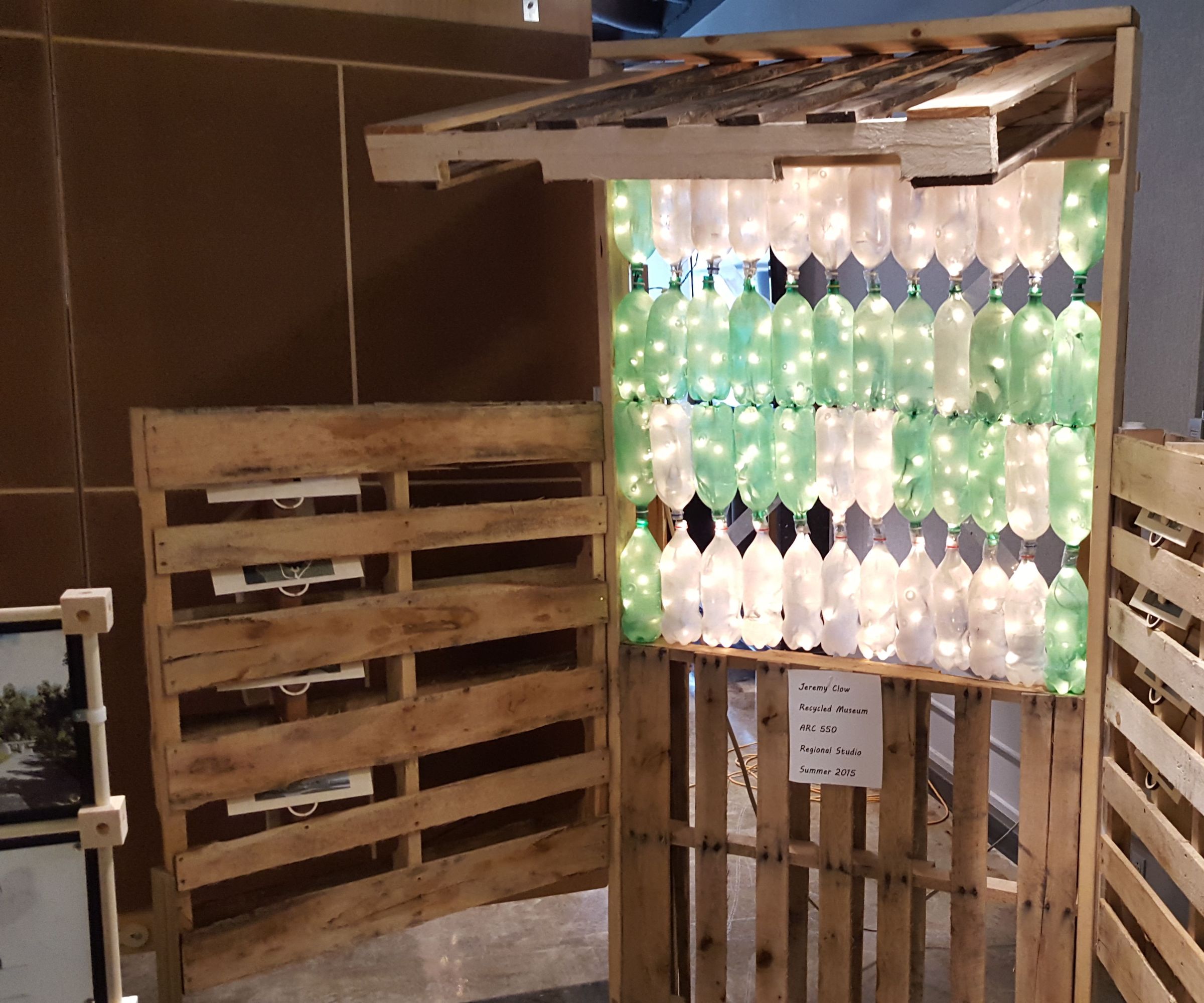 Recycled Tri-fold Pallet Display