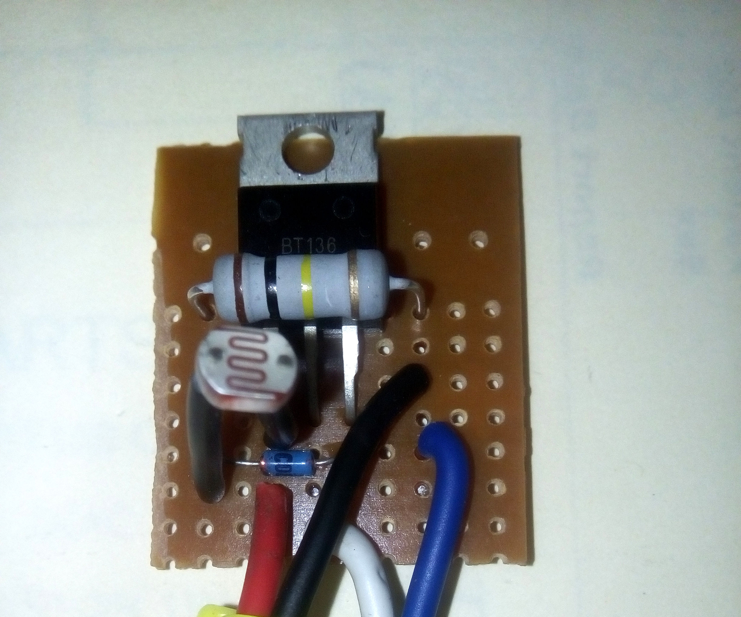 Simple Mini Dusk to Dawn Switch for 220v AC