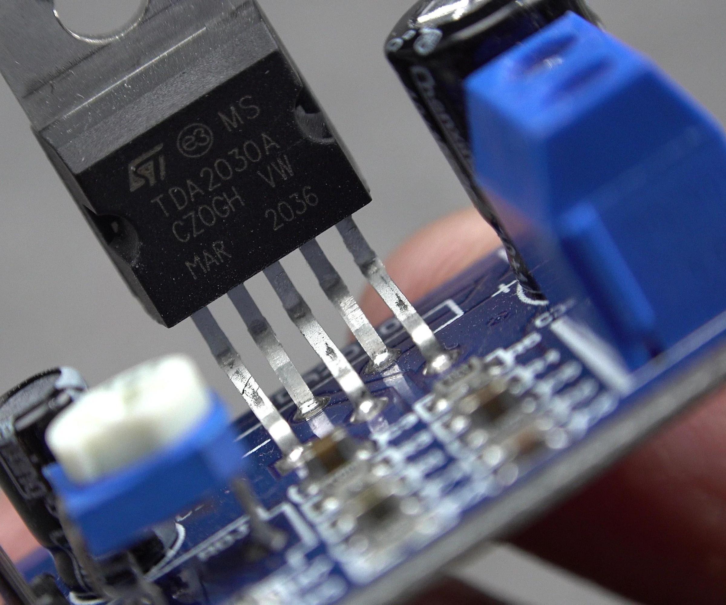 TDA2030 Make Amplifier Circuit