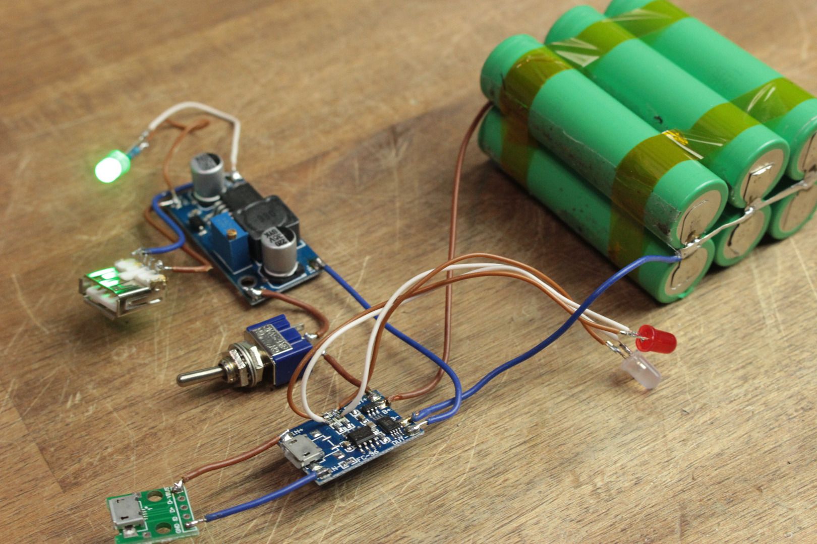 Convert Your Old Laptop Battery Into a Power Bank : 4 Steps (with