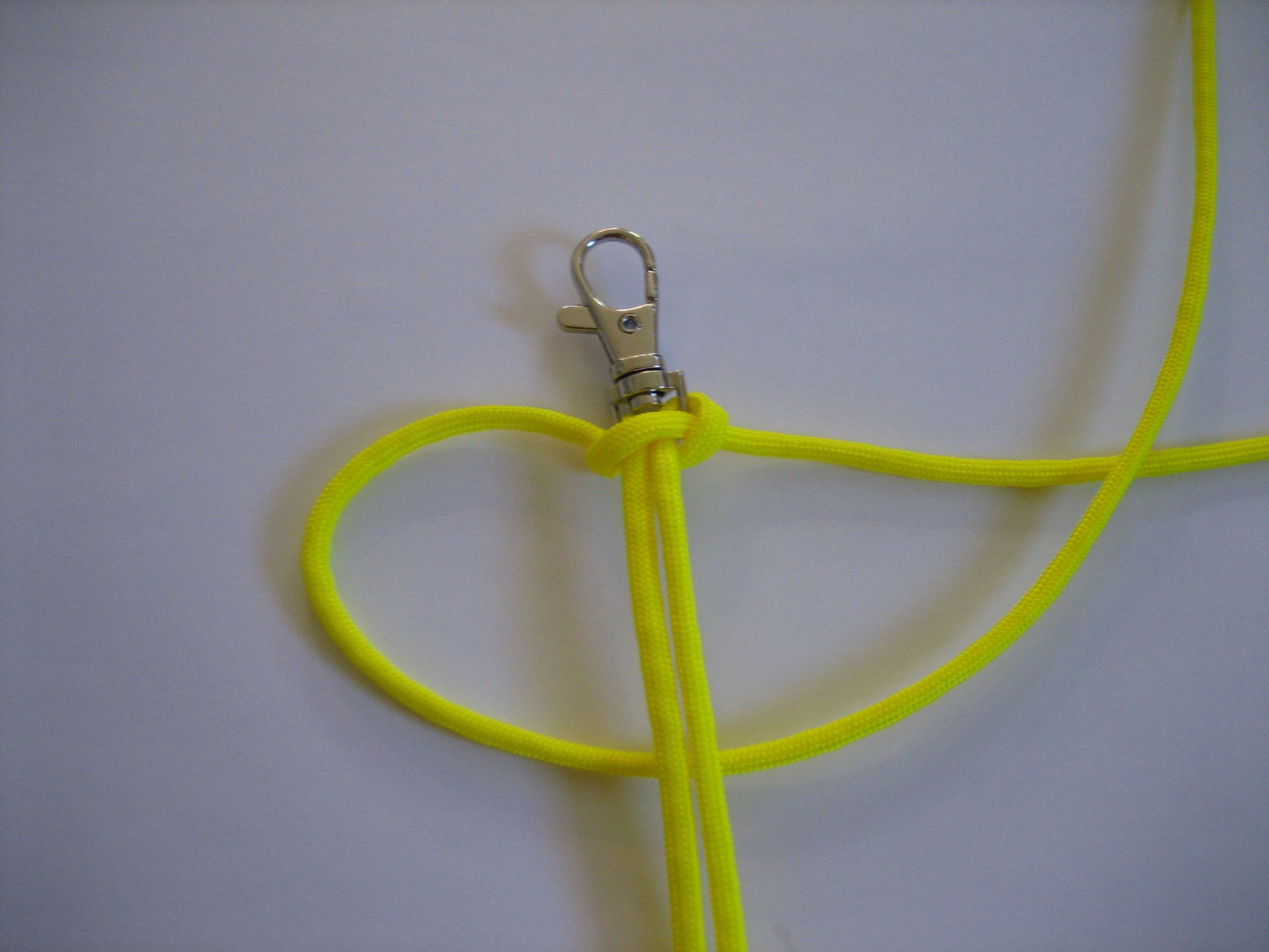 How to Make a Paracord Wrist Lanyard Using the Cobra Weave 6 Steps