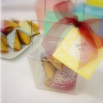 How to Present Fortune Cookie Favors?