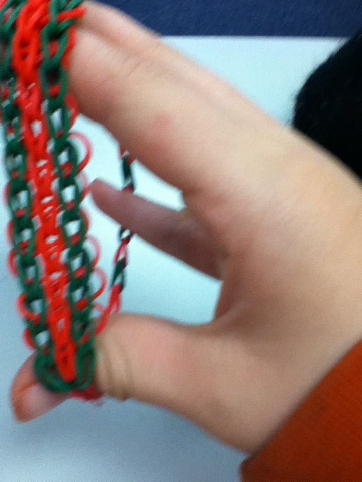 How to Make a Triple-single Bracelet and a Single Bracelet on a Loom