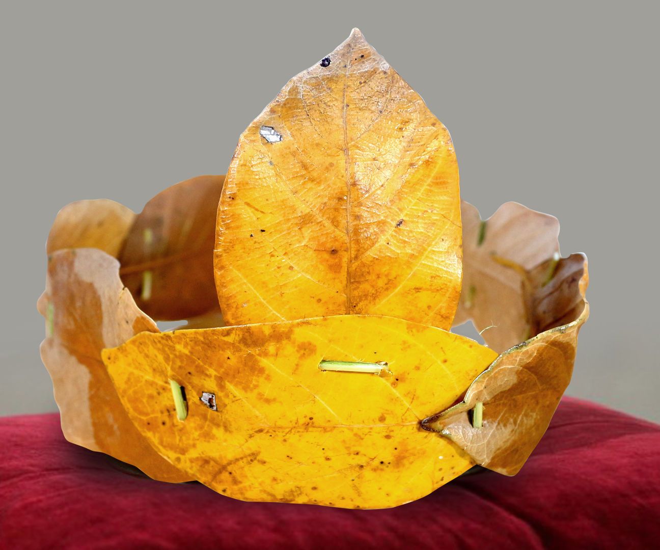 How to Make a Crown From Jack Fruit Leaves