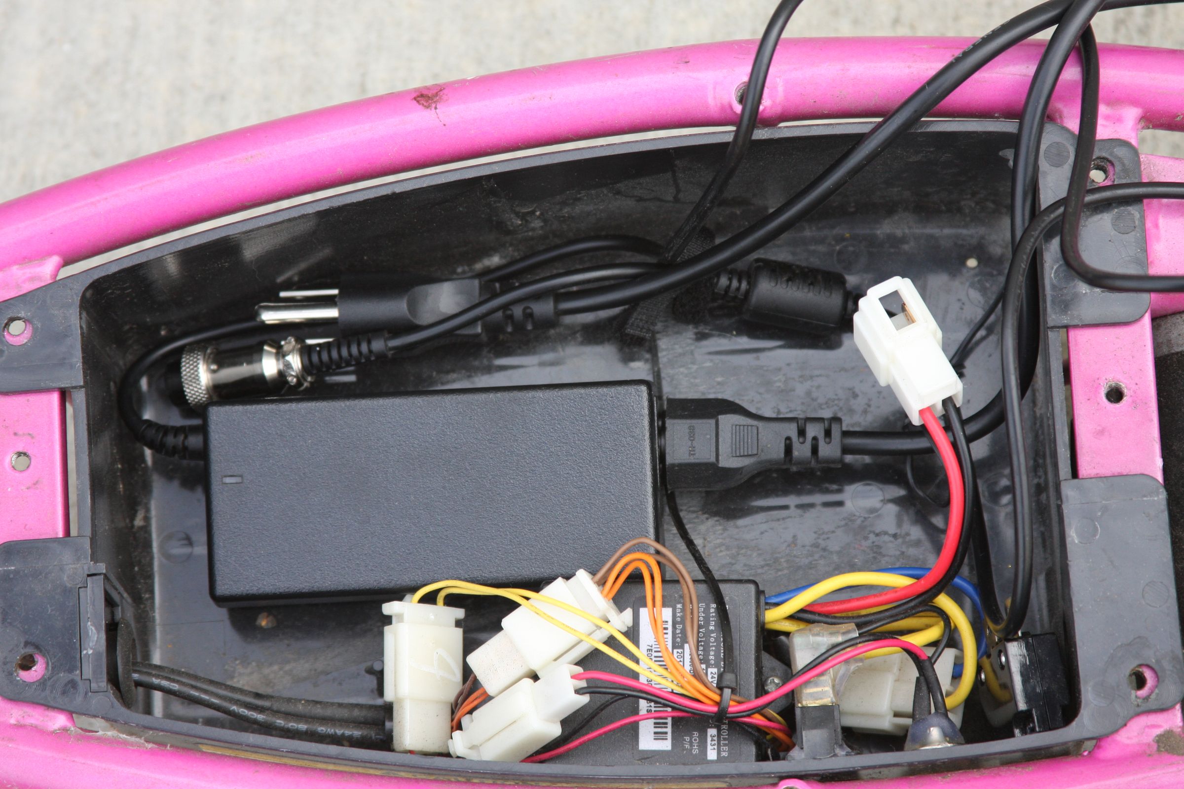 Razer Scooter Replace Batteries and Repair Throttle 5 Steps Instructables