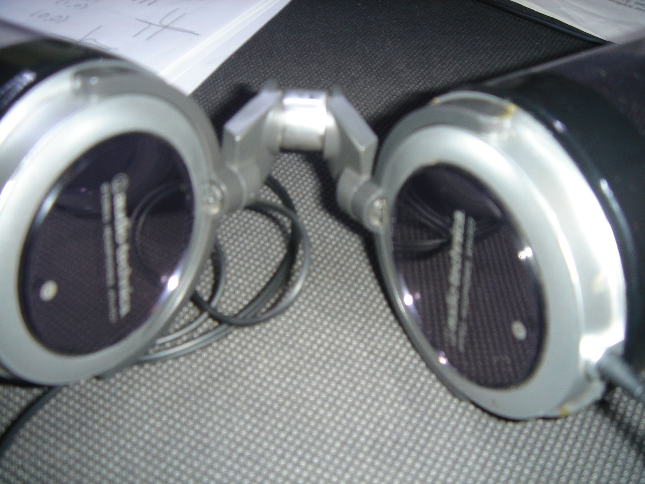 Headphones Speaker : 6 Steps - Instructables