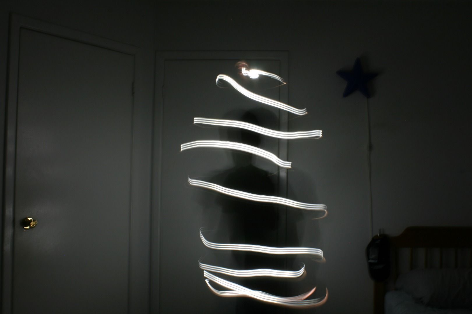 How to Take Light Painting Photograph (With Interesting Affects) 8 Steps (with Pictures