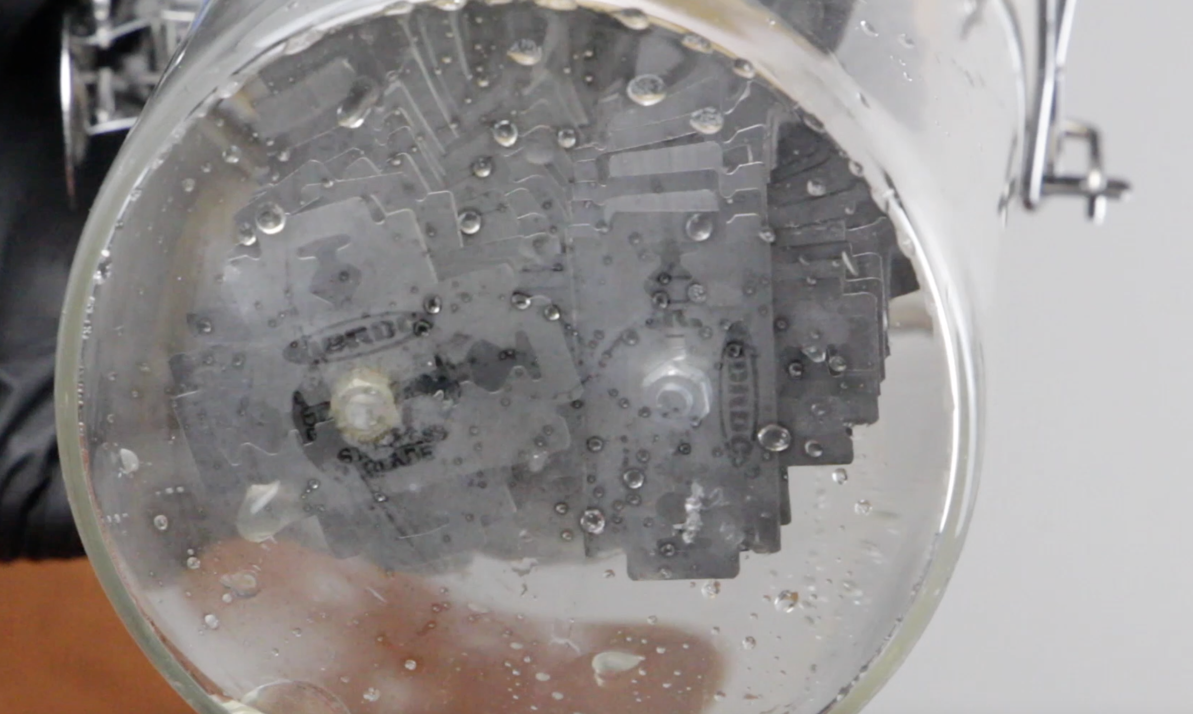 Powerful HHO Generator: Using 99 + Razor Blades for Electrolysis 2500 ...