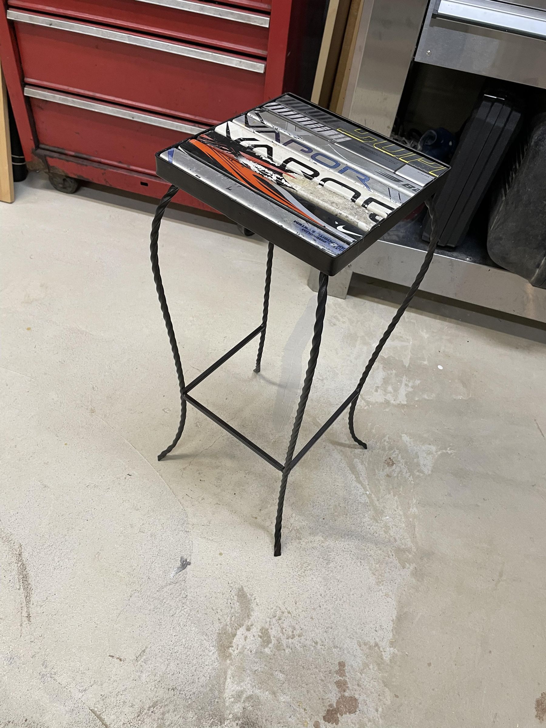 Outdoor Hockey Stick Table 4 Steps Instructables