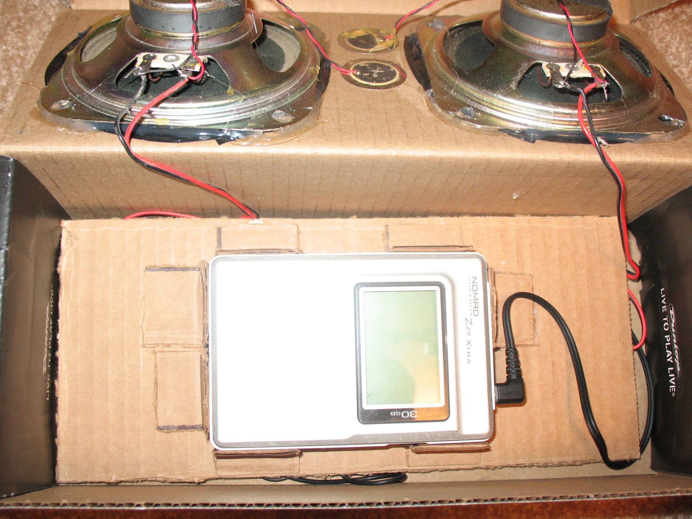Cardboard Boombox (made for an Mp3 Player or Ipod) 4 Steps