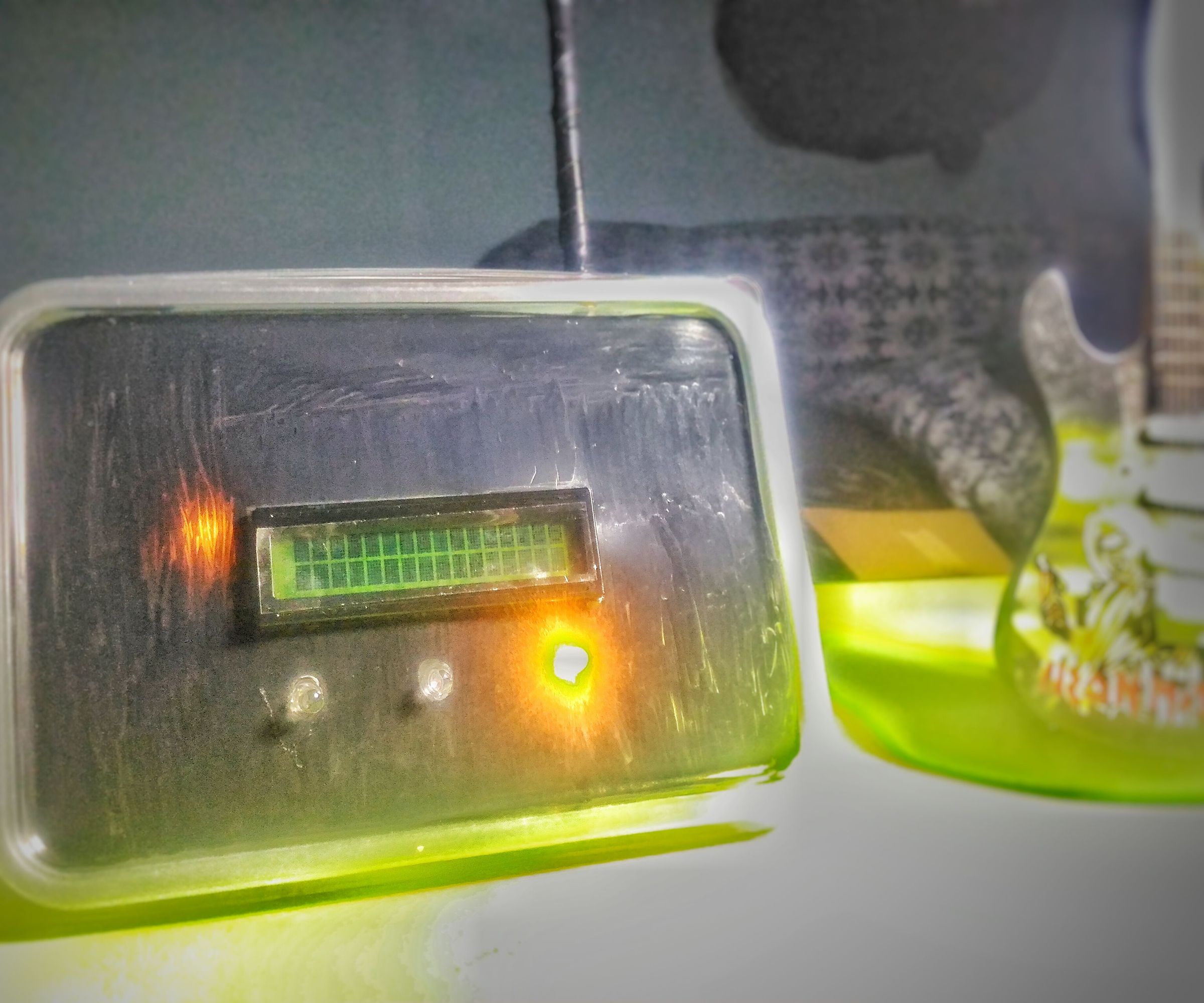 SENSOR SUHU DENGAN LCD DAN LED (Making Temperature Sensor With LCD and LED)
