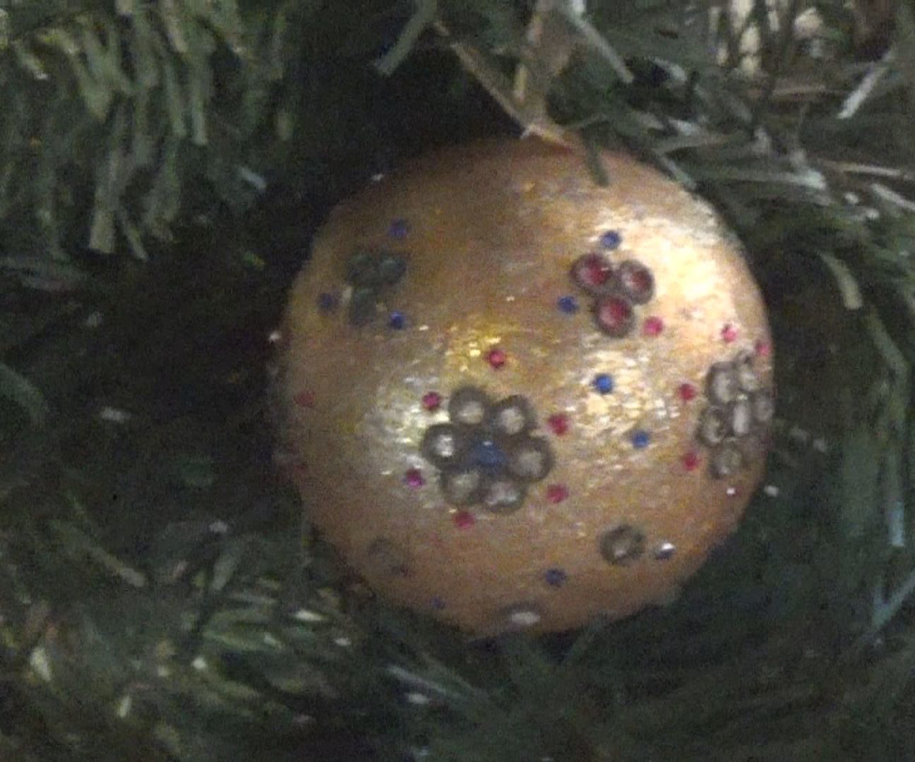 DIY- Christmas styrofoam balls /Χριστουγεννιάτικες μπάλες από φελιζόλ