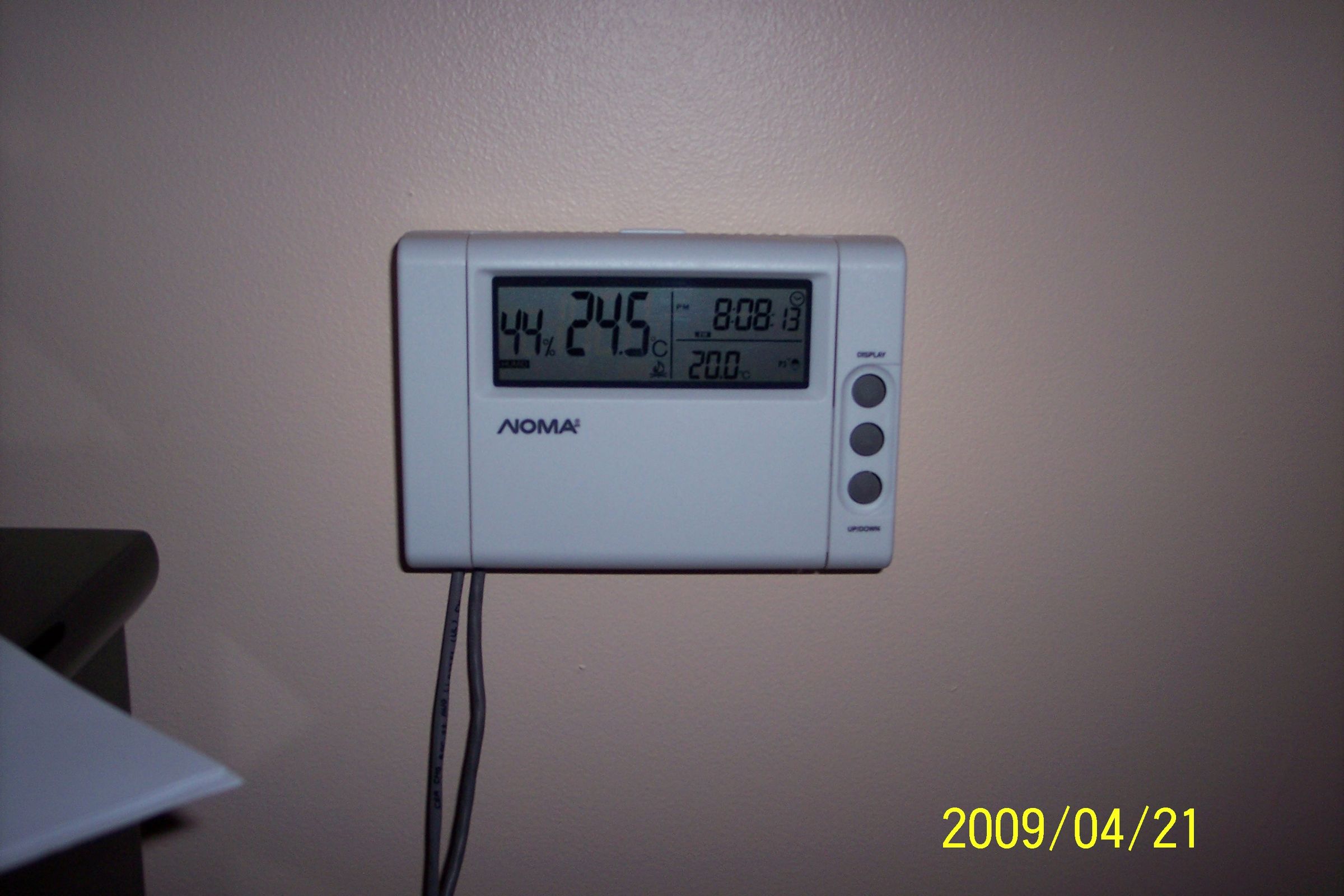 An Easytomake, Energysaving Piano Humidity Control System (dehumidifier) 8 Steps