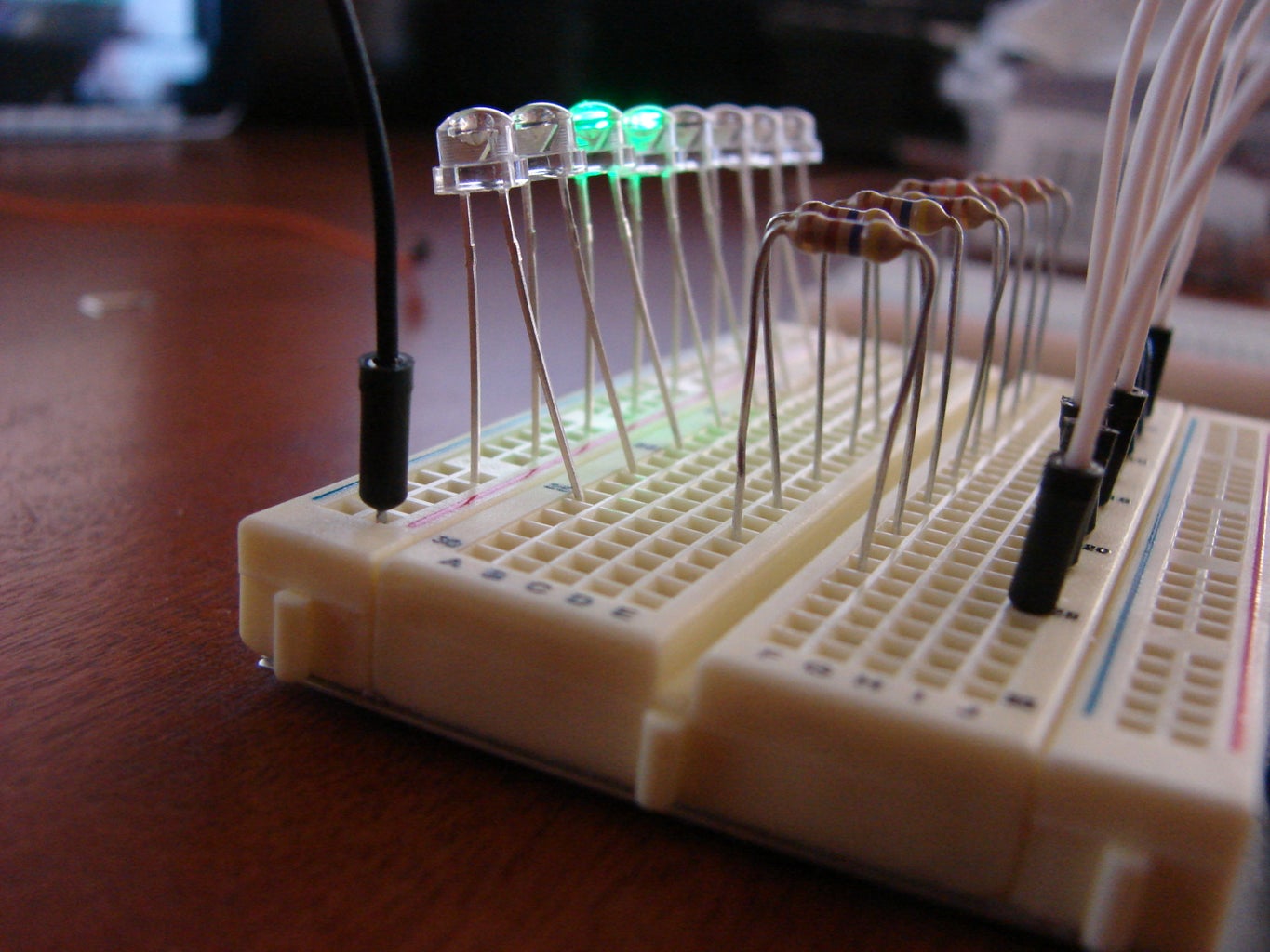 8-LED Larson Scanner With Arduino