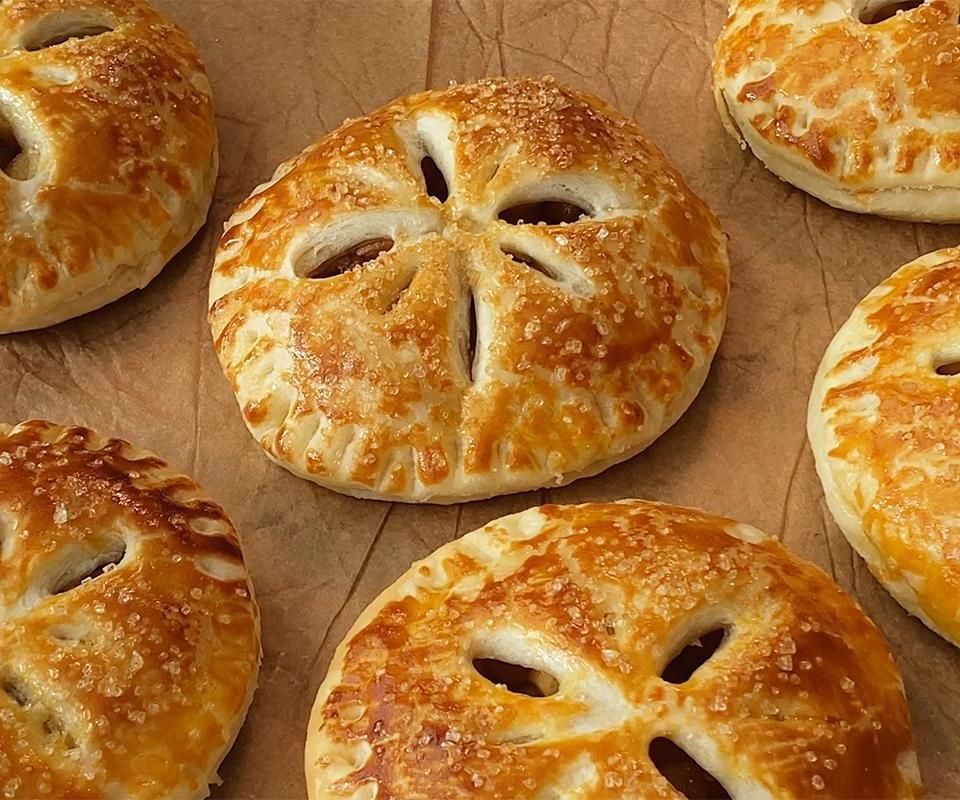 Tasty Apple Cinnamon Puff Pastry With a Crispy Crust