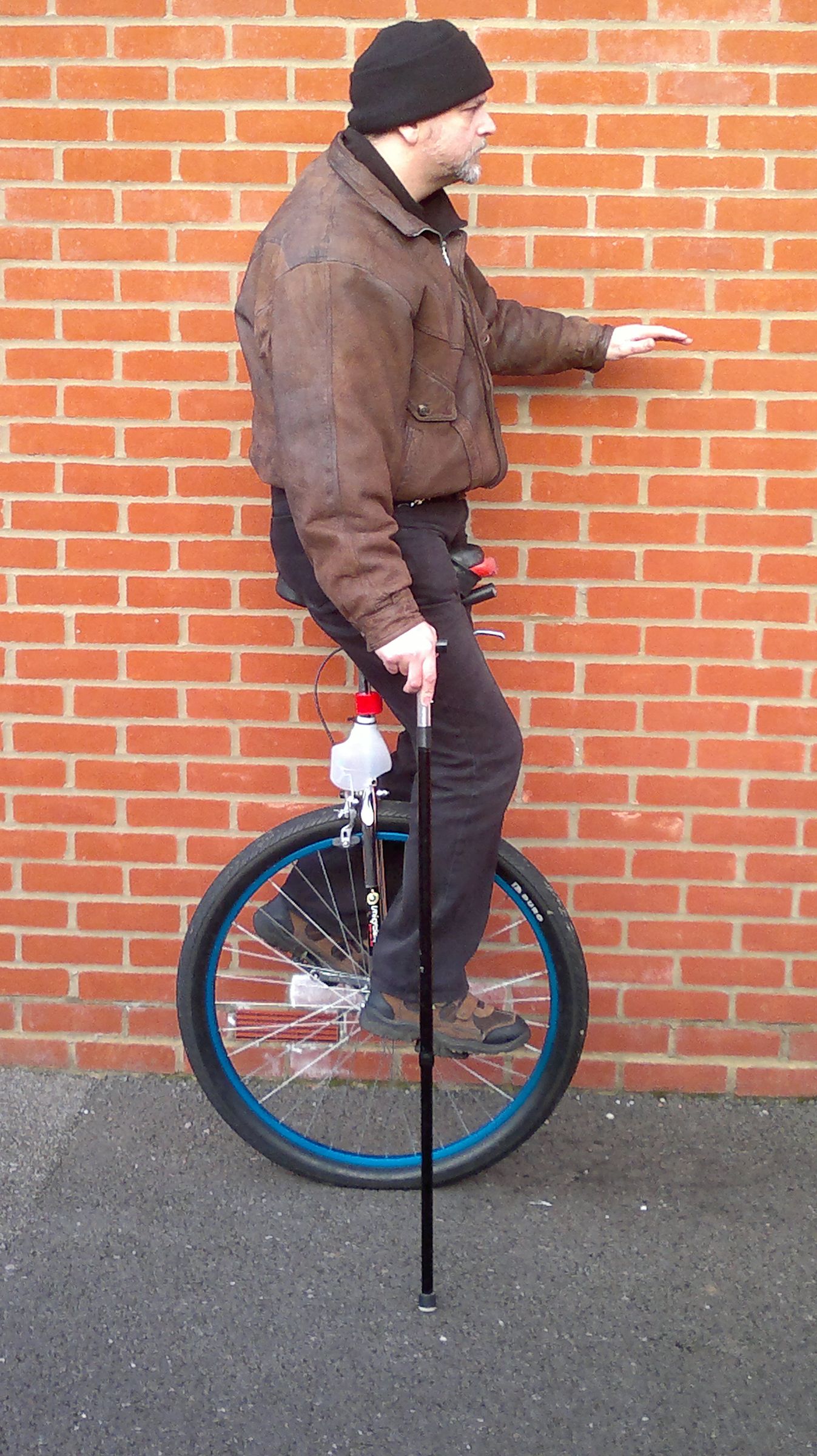 Unicycle Tips for the Beginner and Things Importante' 4 Steps (with