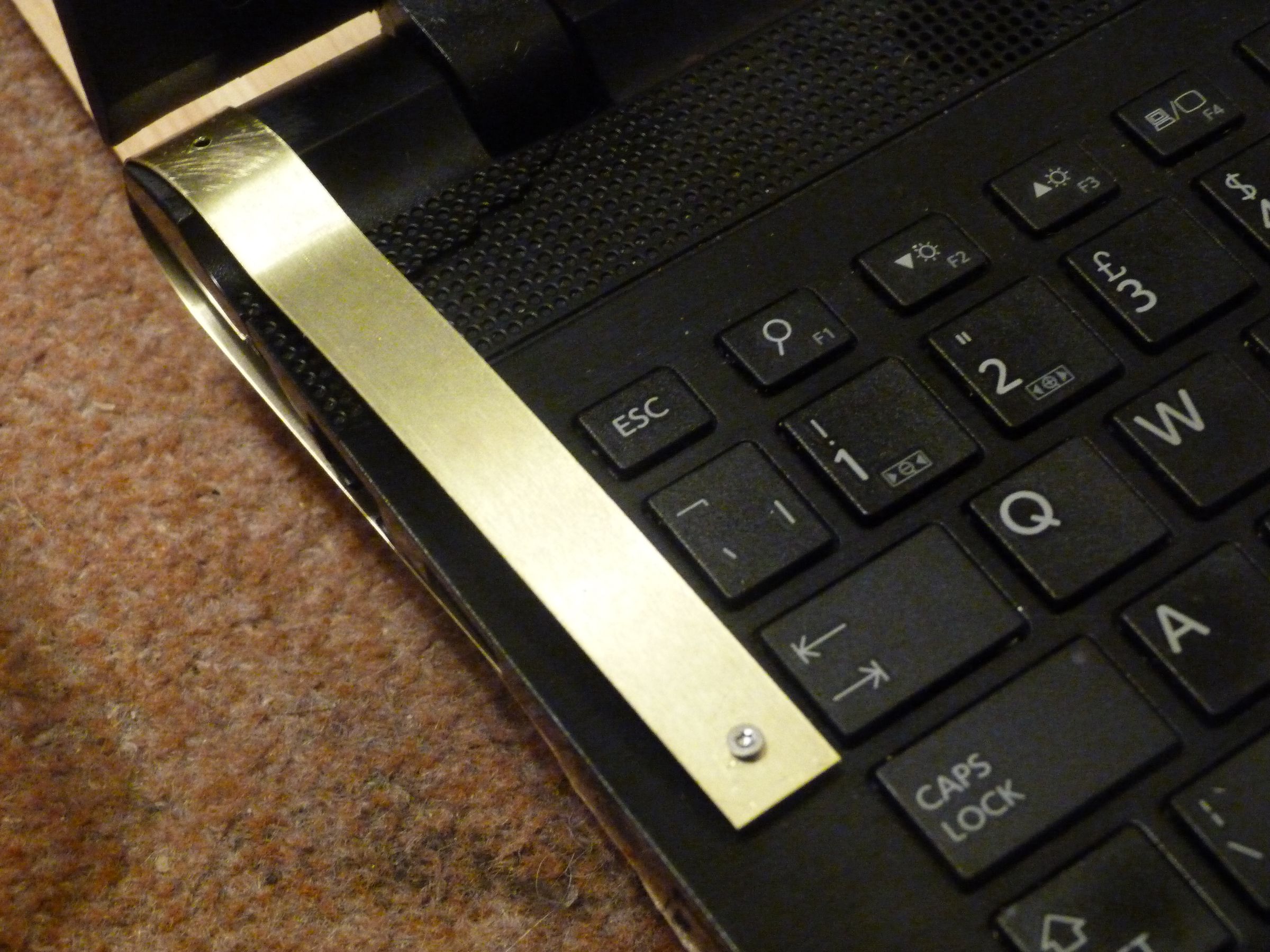 SATELLITE A15 HINGE FLOPPY visual data 2