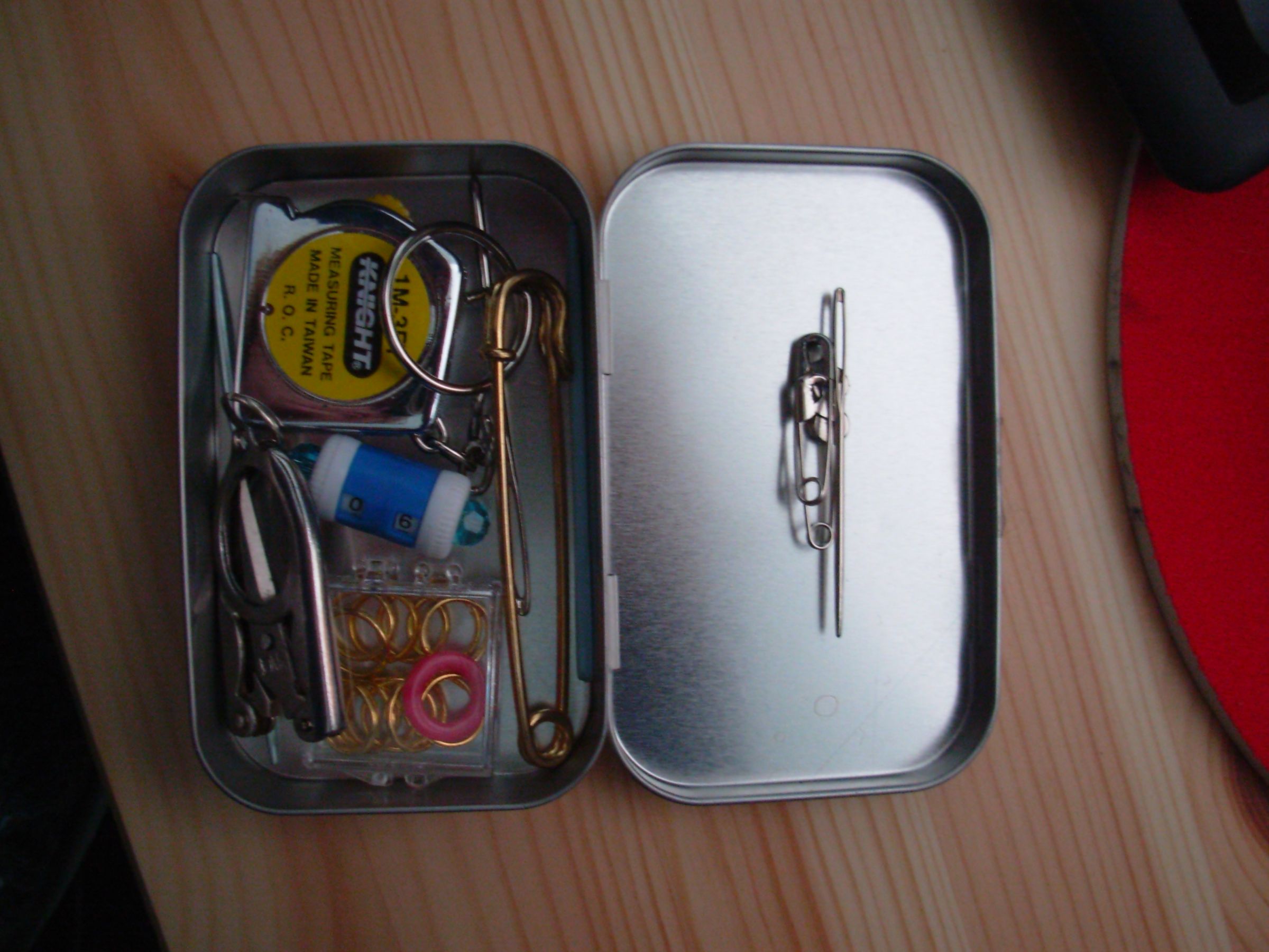 Small Tin Knitting Kit (like Altoids)