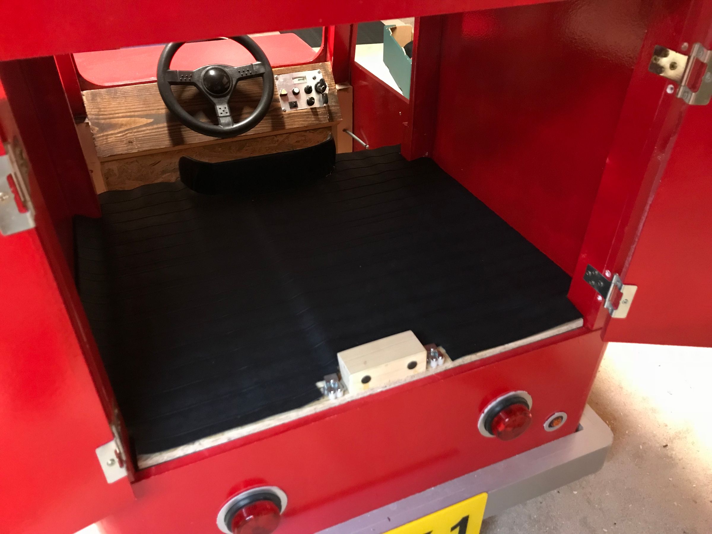RC 24V Postman Pat Van : 15 Steps (with Pictures) - Instructables