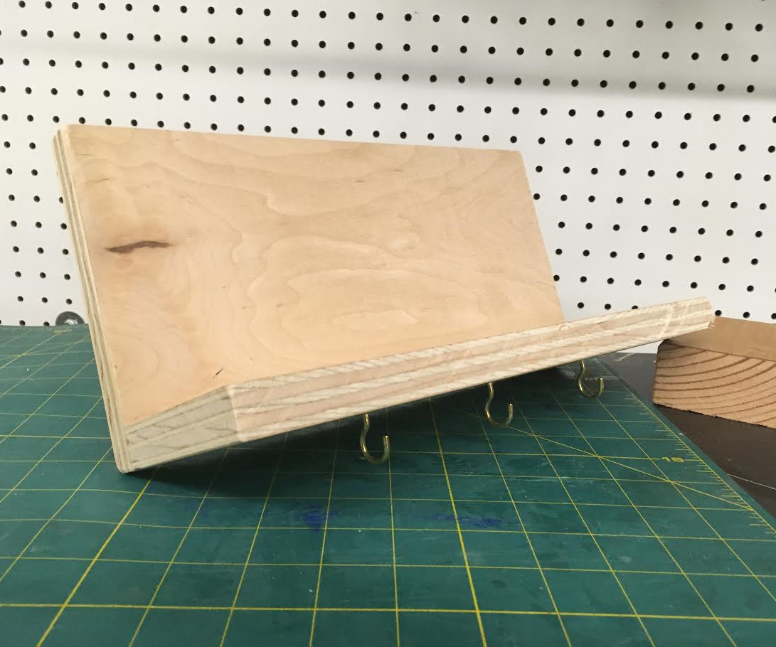 DIY Simple (Key Holding) Shelf