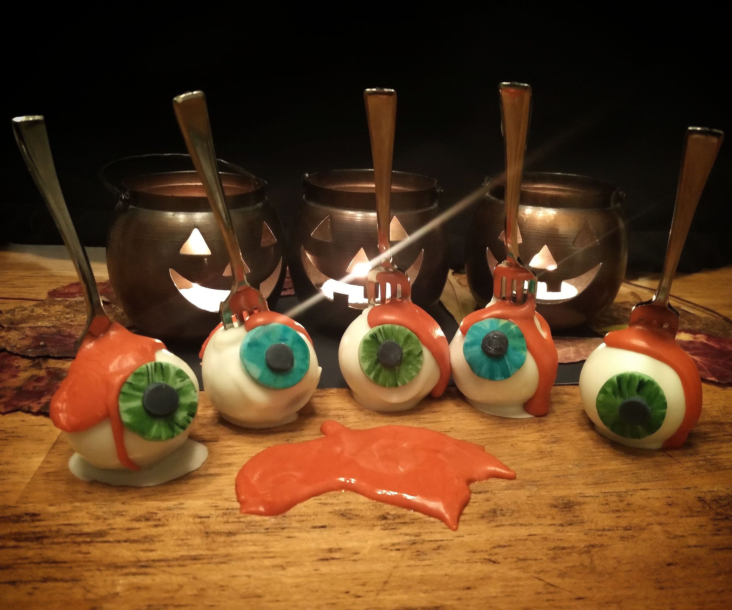 Impaled Eyeball Cake Pops 