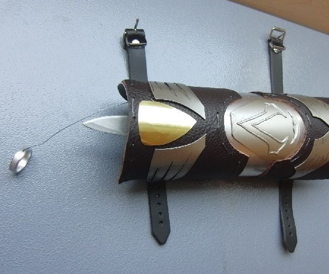 Assassins Creed Style KNIFE LAUNCHER