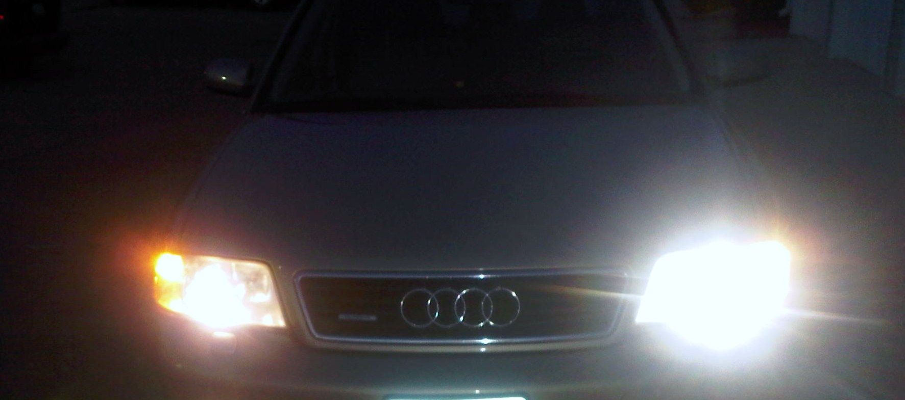 HOW TO CLEAN YOUR CAR HEADLIGHT LENS