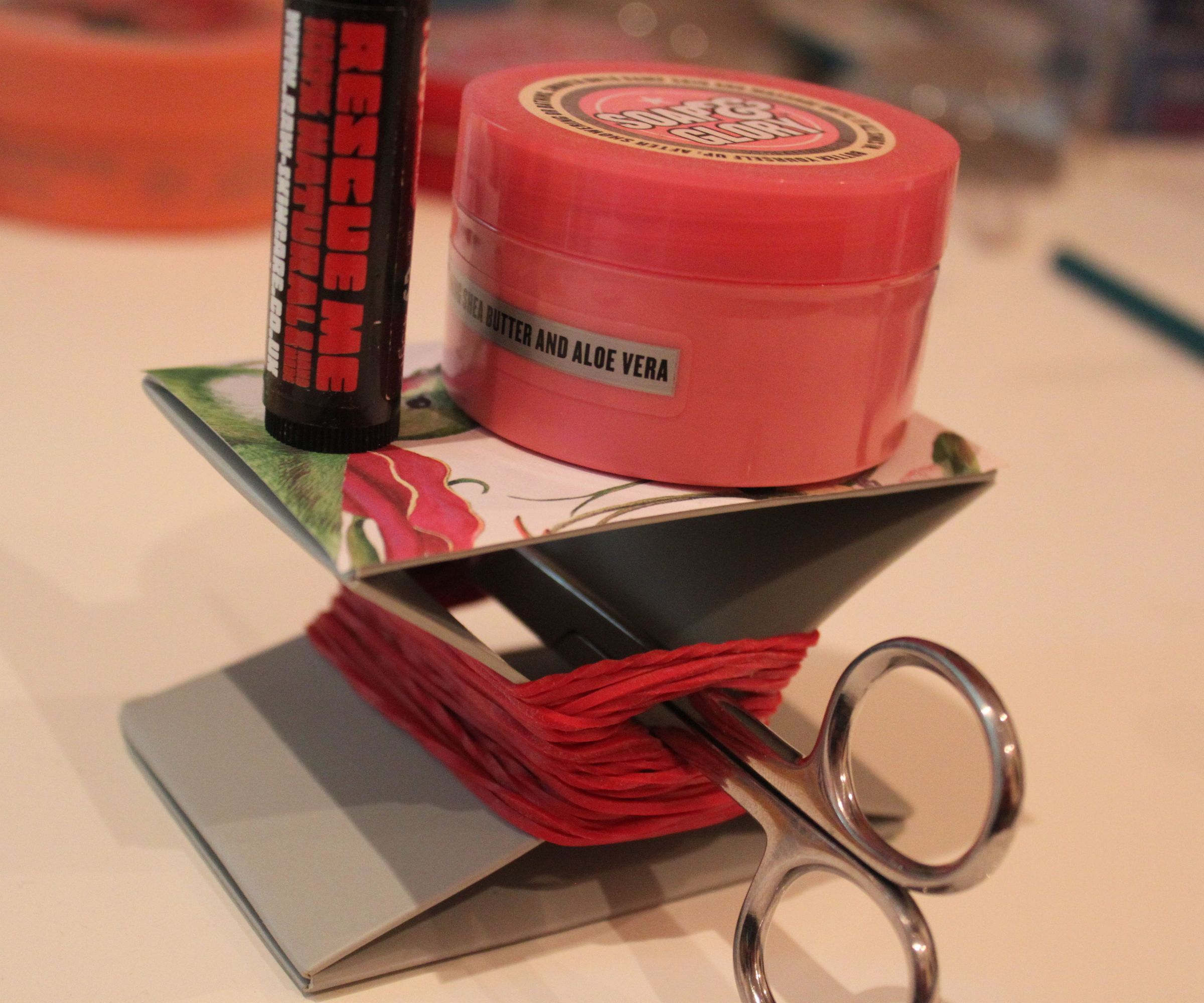 Yvonne: an Innovative and Cheap Desk Tidy for Under $1 