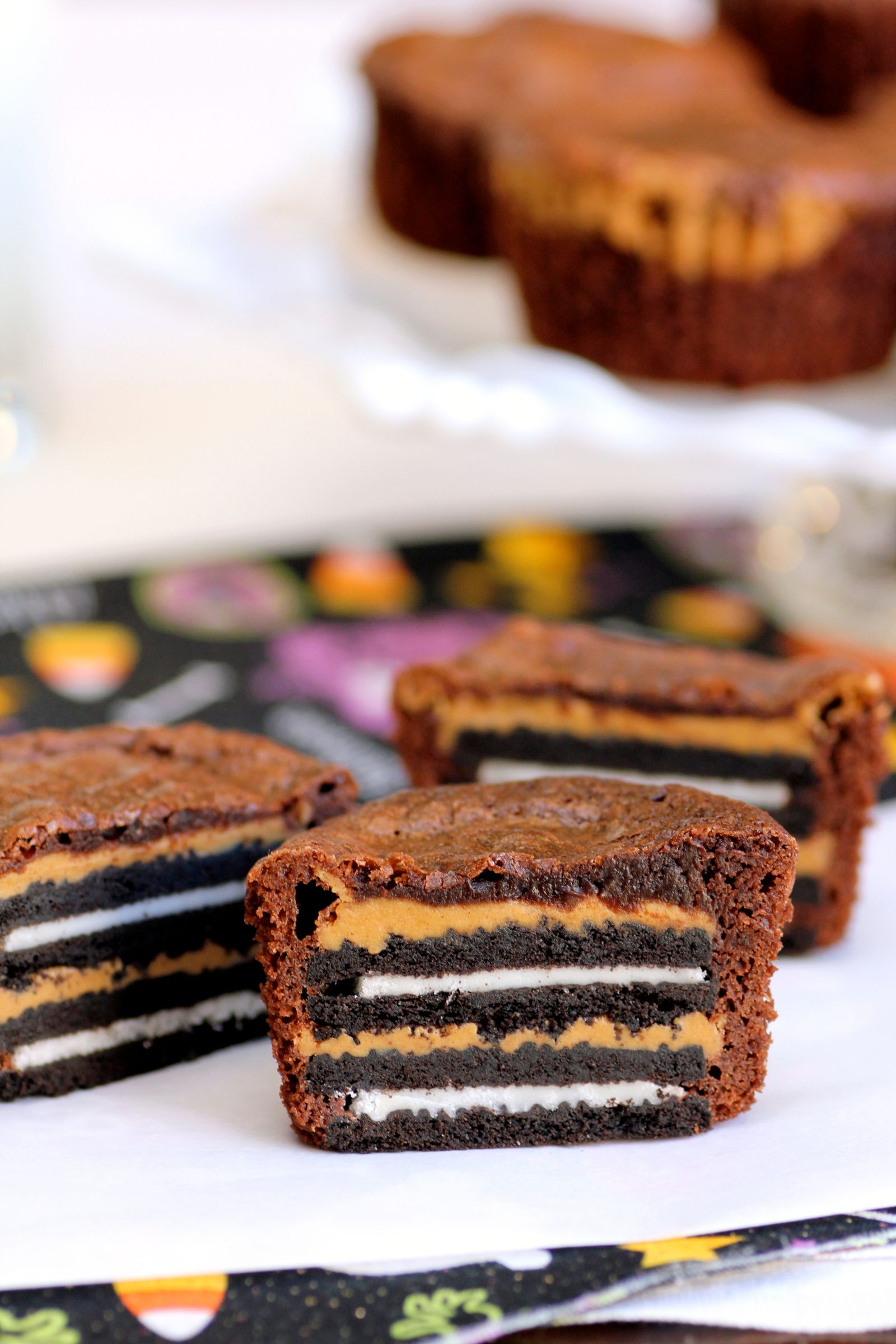 Oreo and Peanut Butter Brownie Cakes