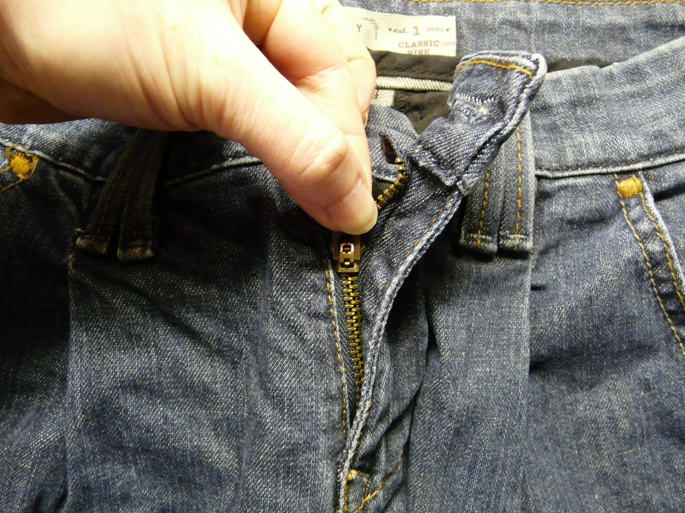 How to Repair a Jeans Zipper That Won't Stay Up : 4 Steps (with