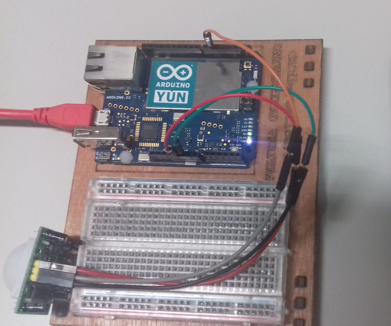 WebCam Con Arduino YUN Y PIR MOTION