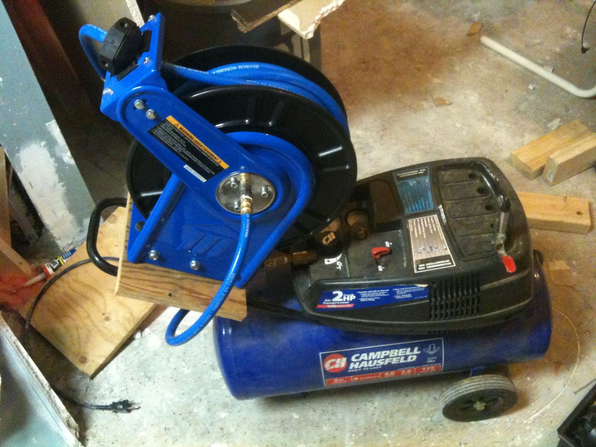 Retractable Air Hose on Portable Compressor