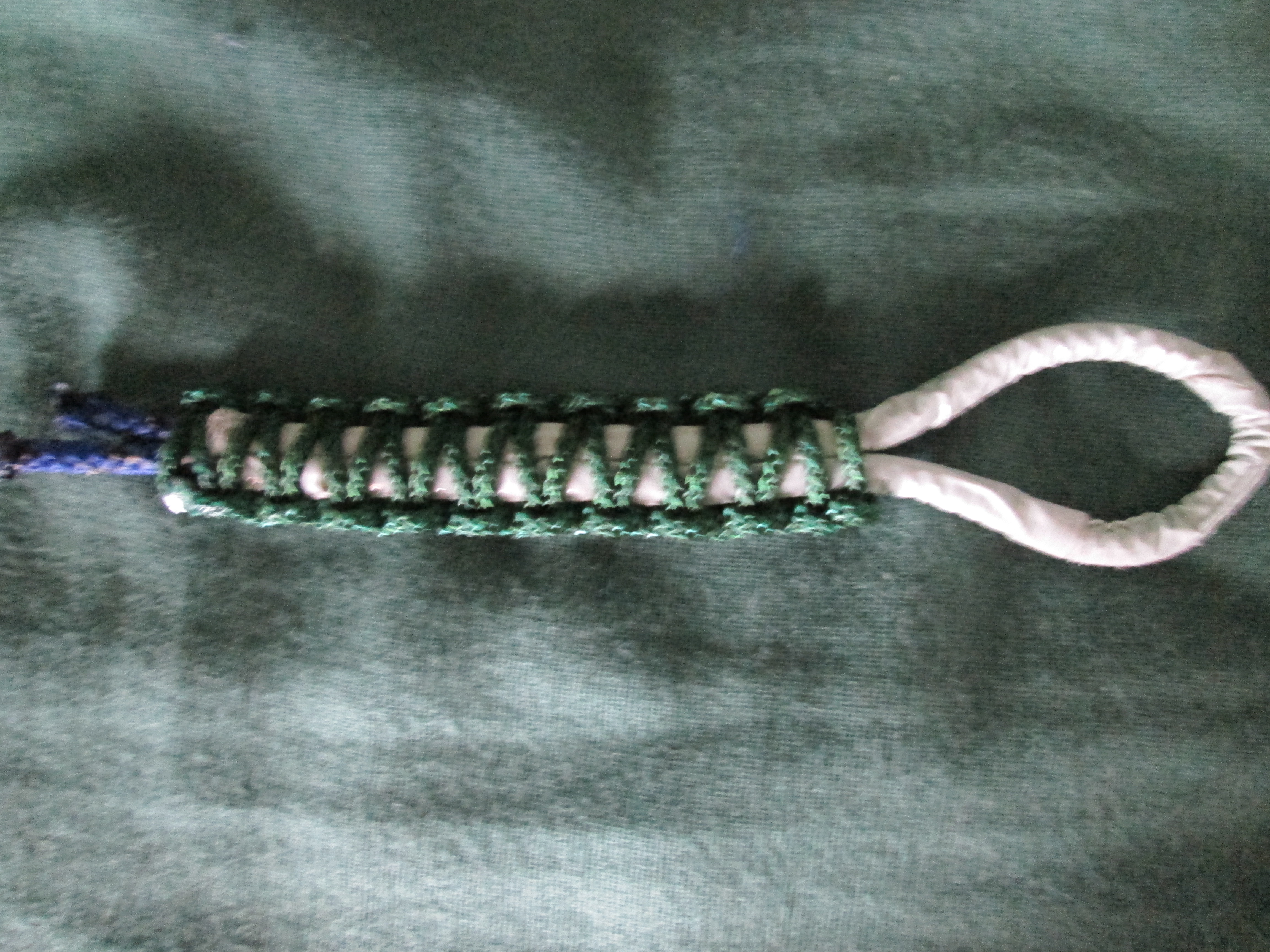 How to Make the Glow in the Dark Paracord Lanyard