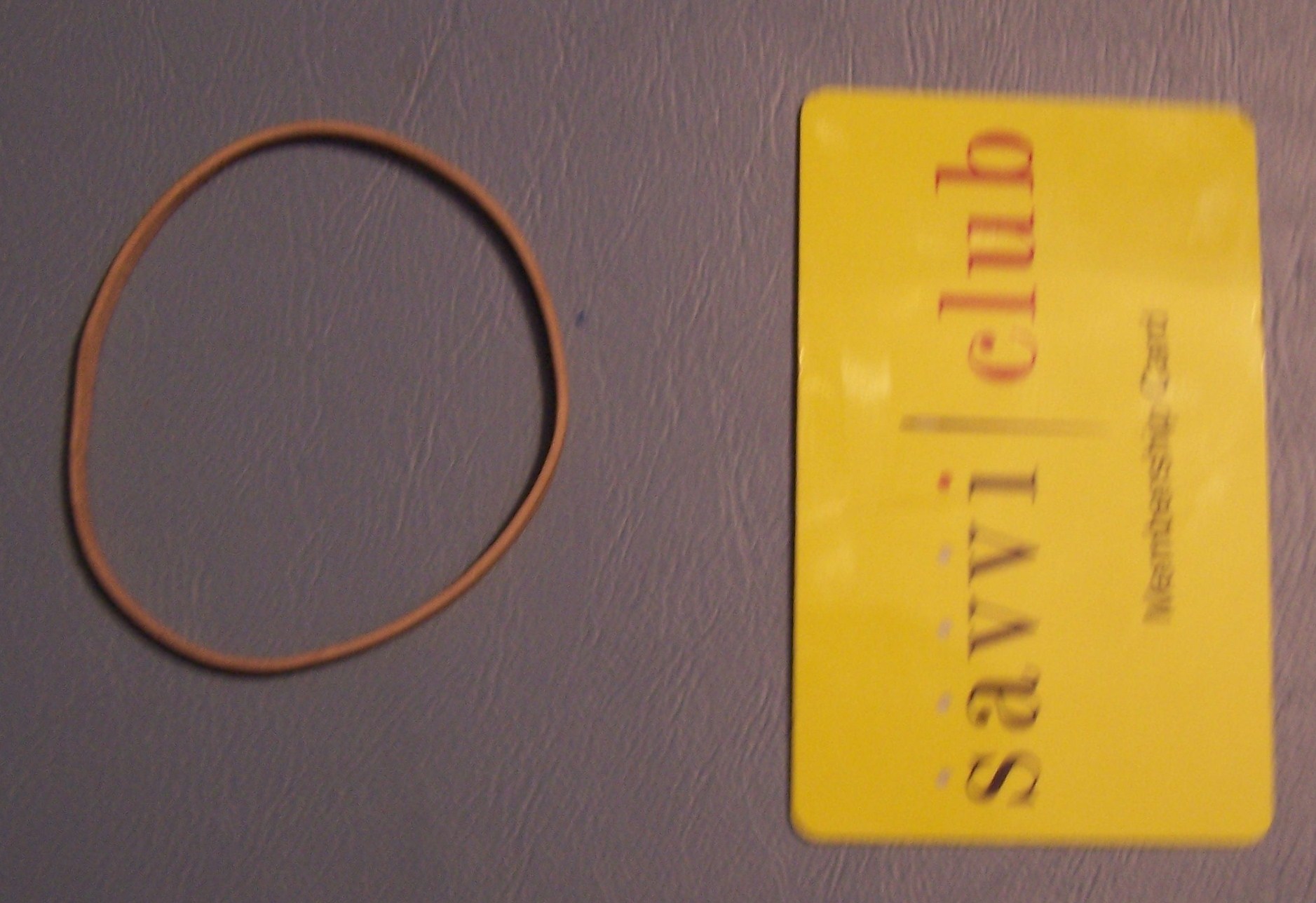 Make a plastic card fly with a rubber band
