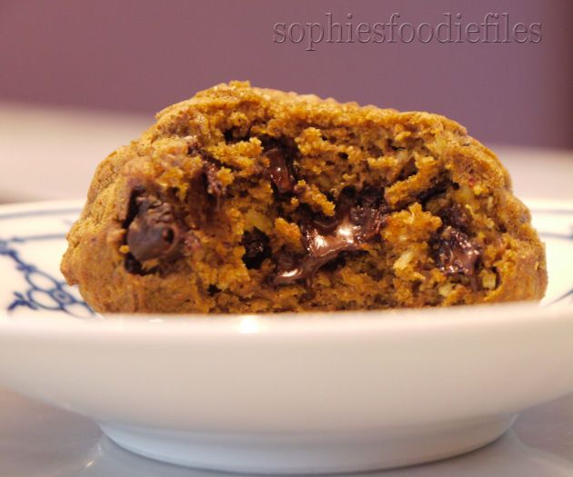 Vegan Spelt Pumpkin Chocolate Chip Muffins!