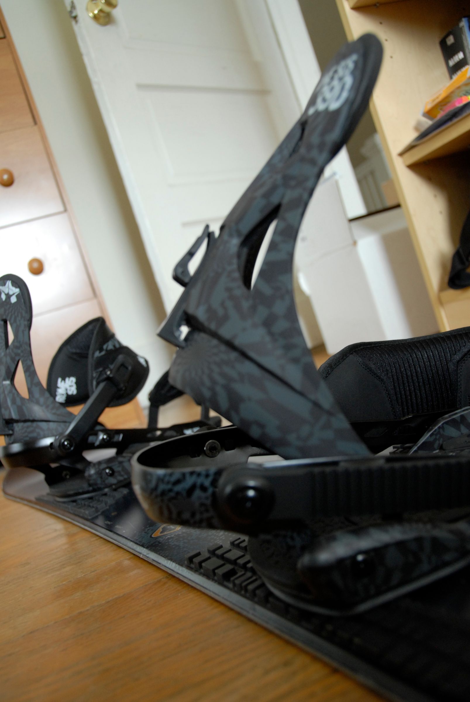 How to Mount Your Own Snowboard Bindings 4 Steps Instructables