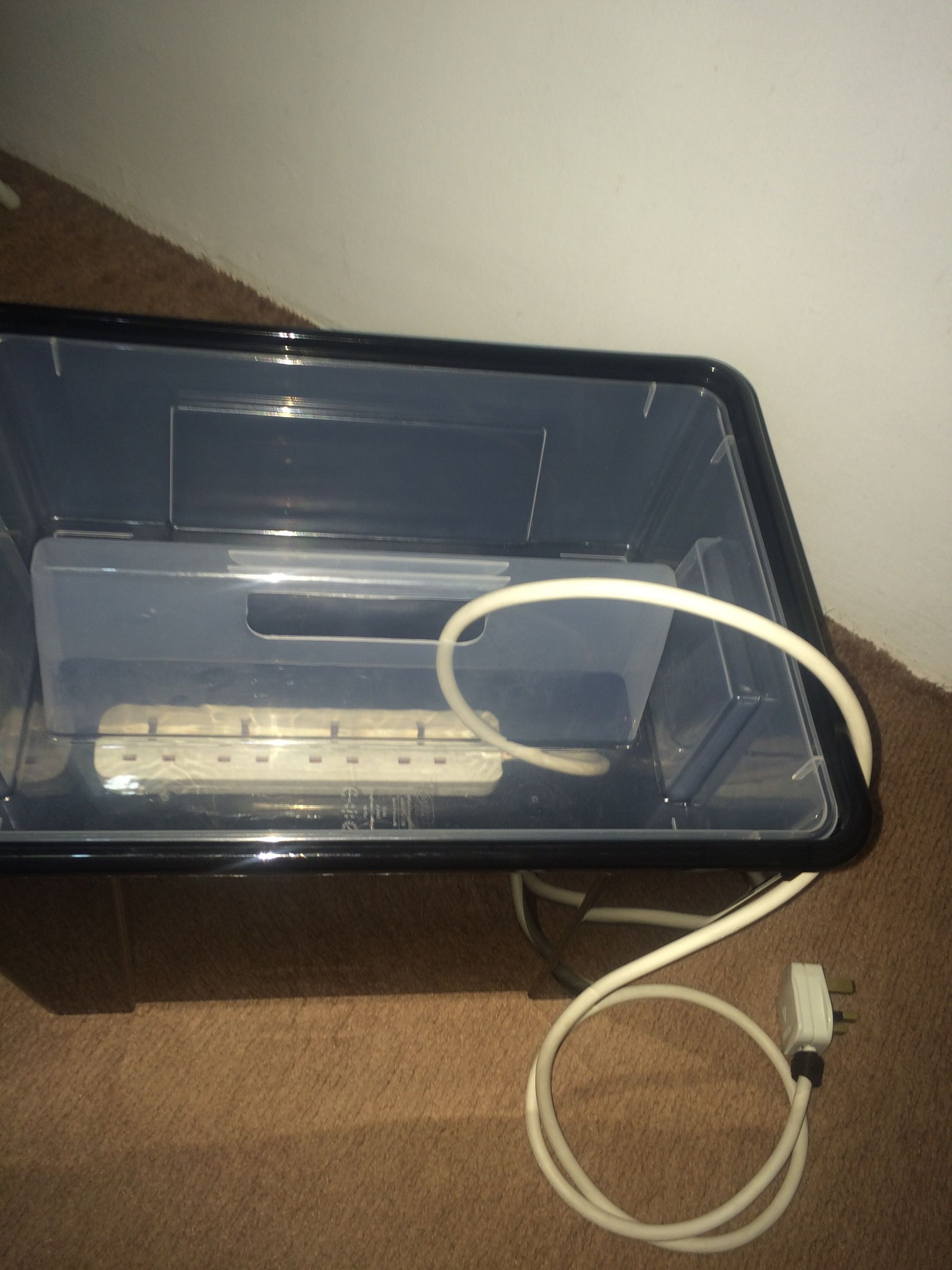 SAMLA Charging Station