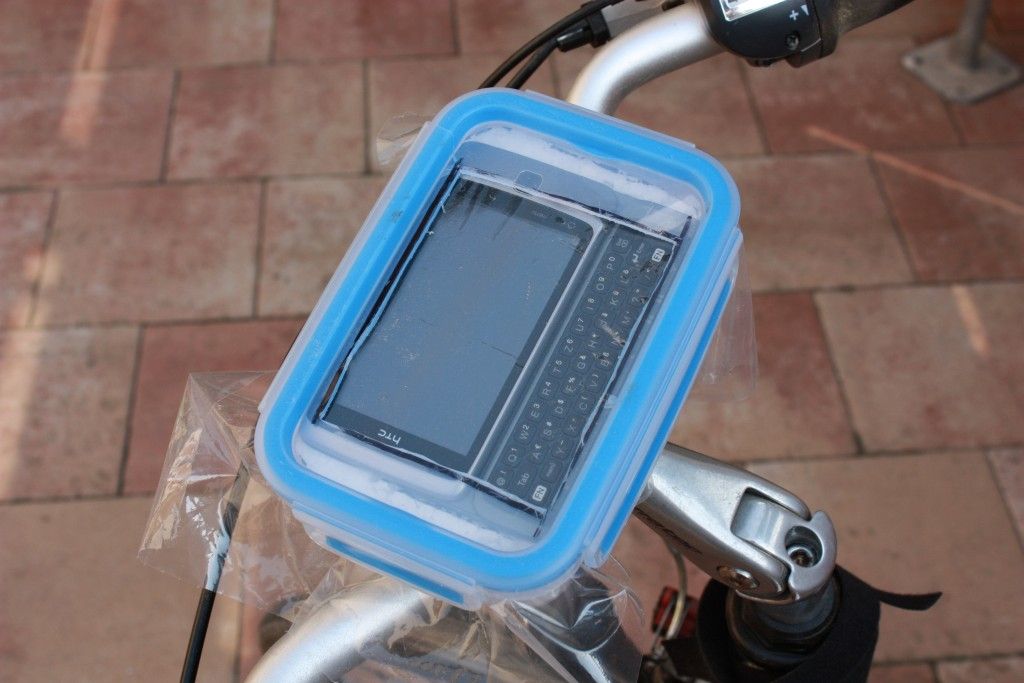 Waterproof housing for you mobile during bicycle tours