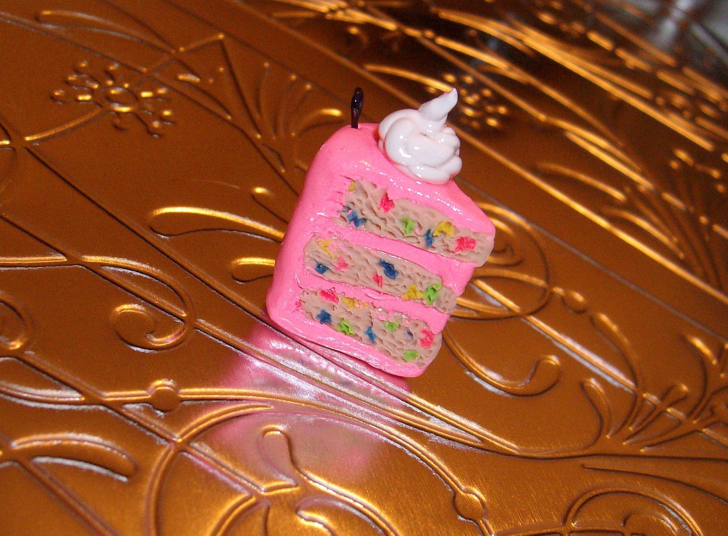 Piece of Cake Pendant! (It's a piece of cake!)