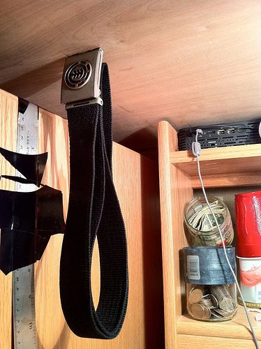 Magnet Belt Hanger (Dorm Life)