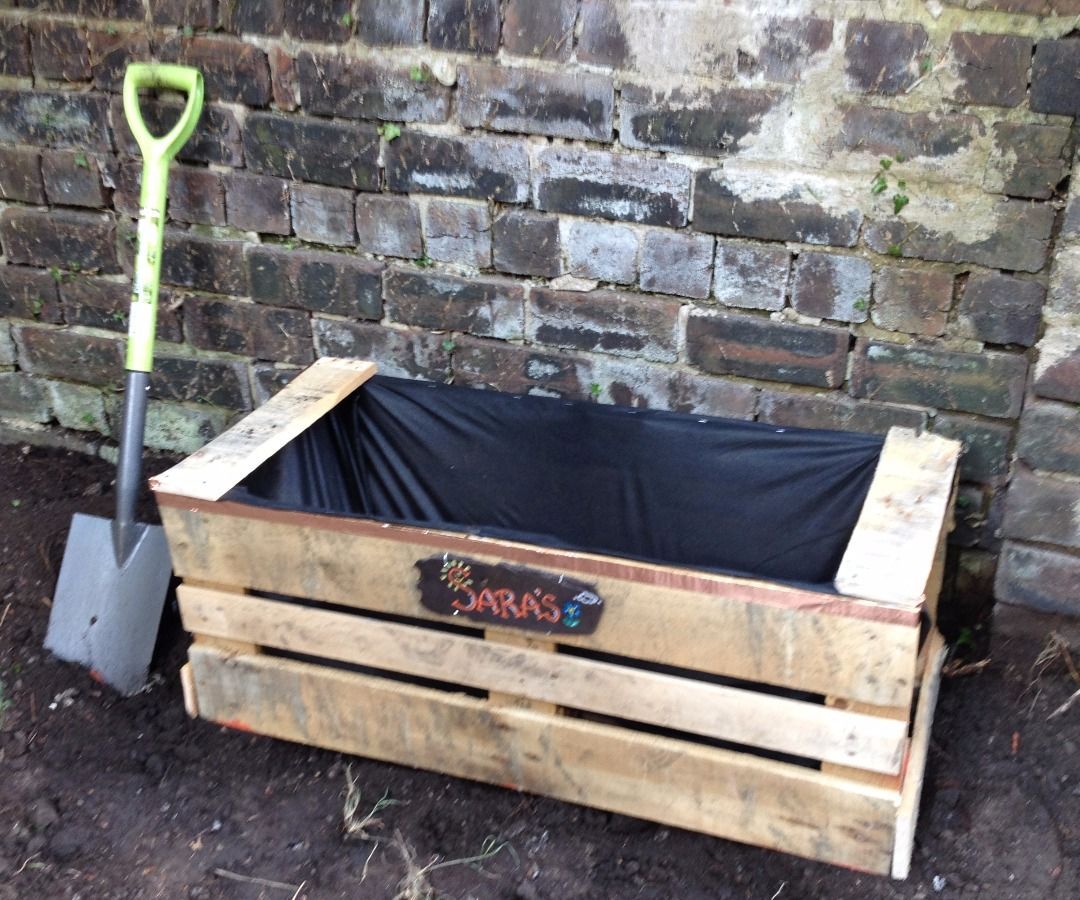 Simple One Pallet Planter
