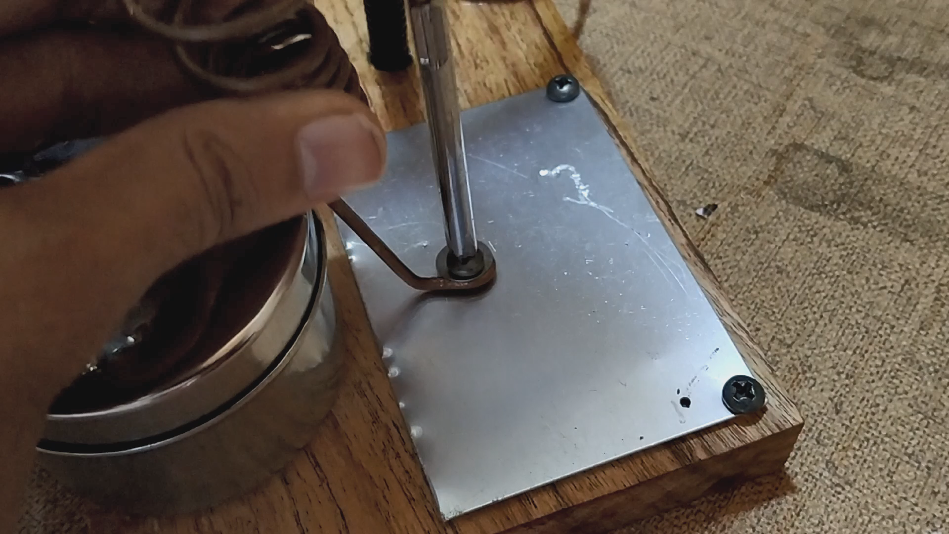 DIY Helping Hands Soldering Station 4 Steps (with Pictures