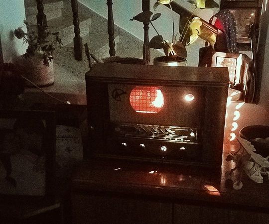 Ancient Radio to BlueTooth Stylish Speaker 