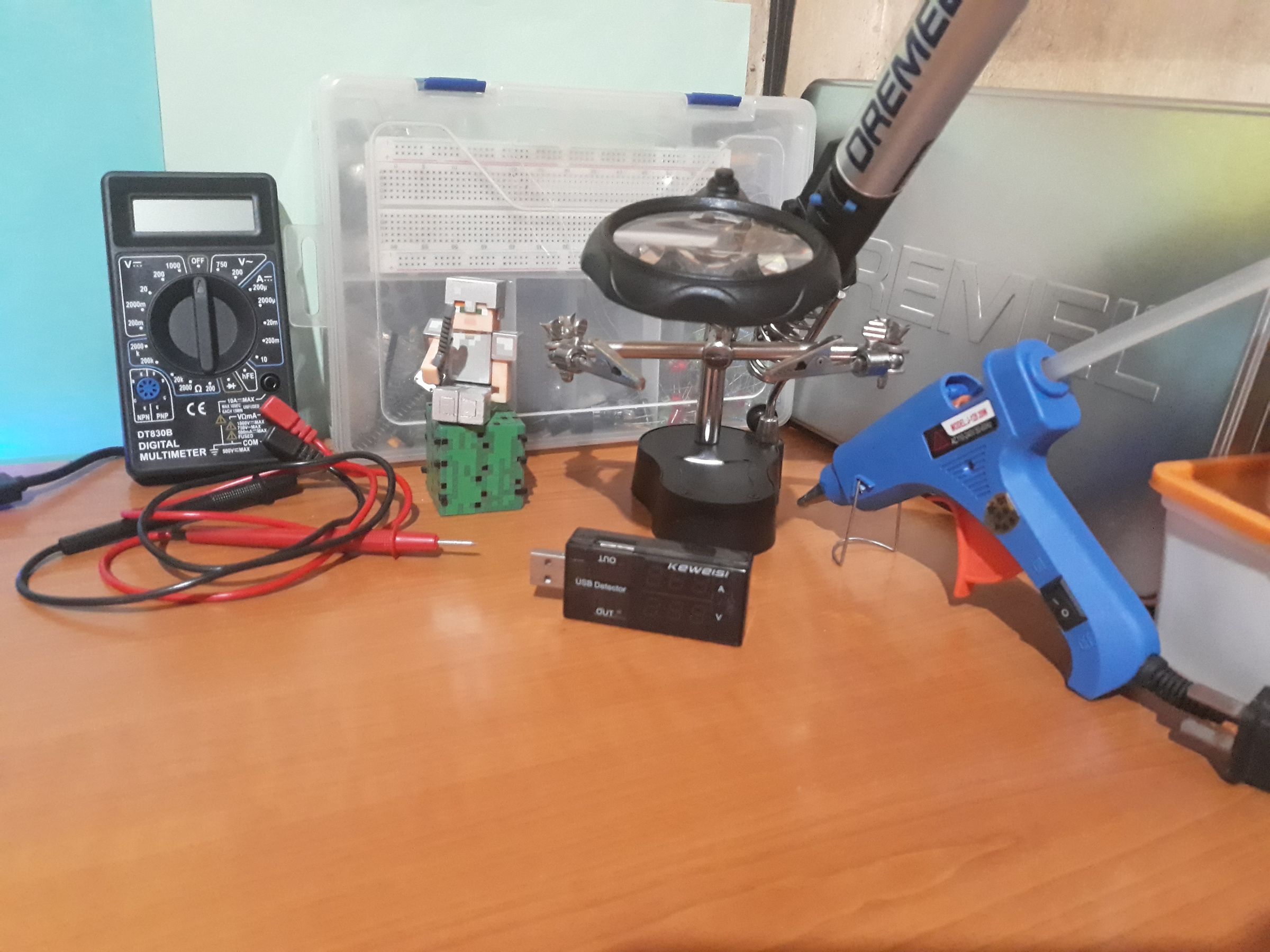 Make a Portable Charger With Old Batteries! 6 Steps (with Pictures