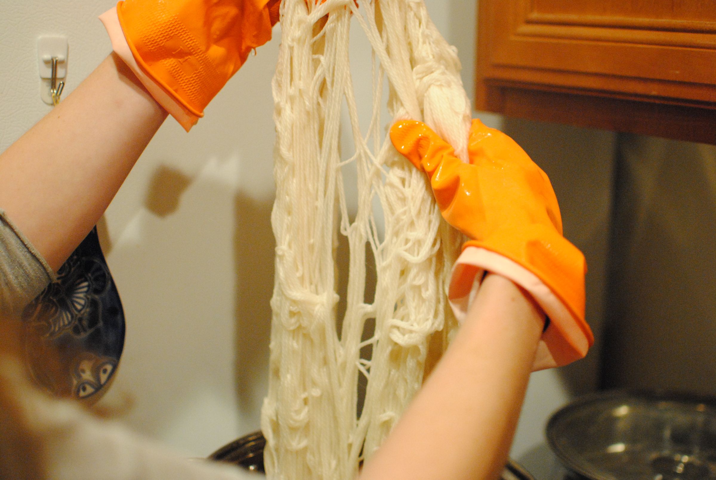 Naturally Dye Yarn With Avocado and Knit a Simple Scarf 10 Steps