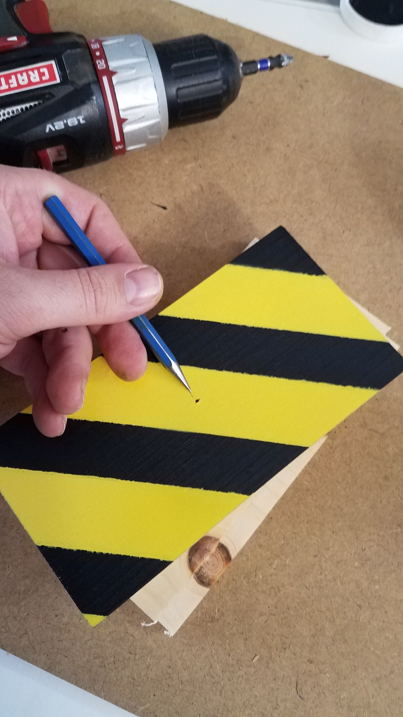 DIY Classroom Stoplight (Noise Management Tool) 12 Steps (with