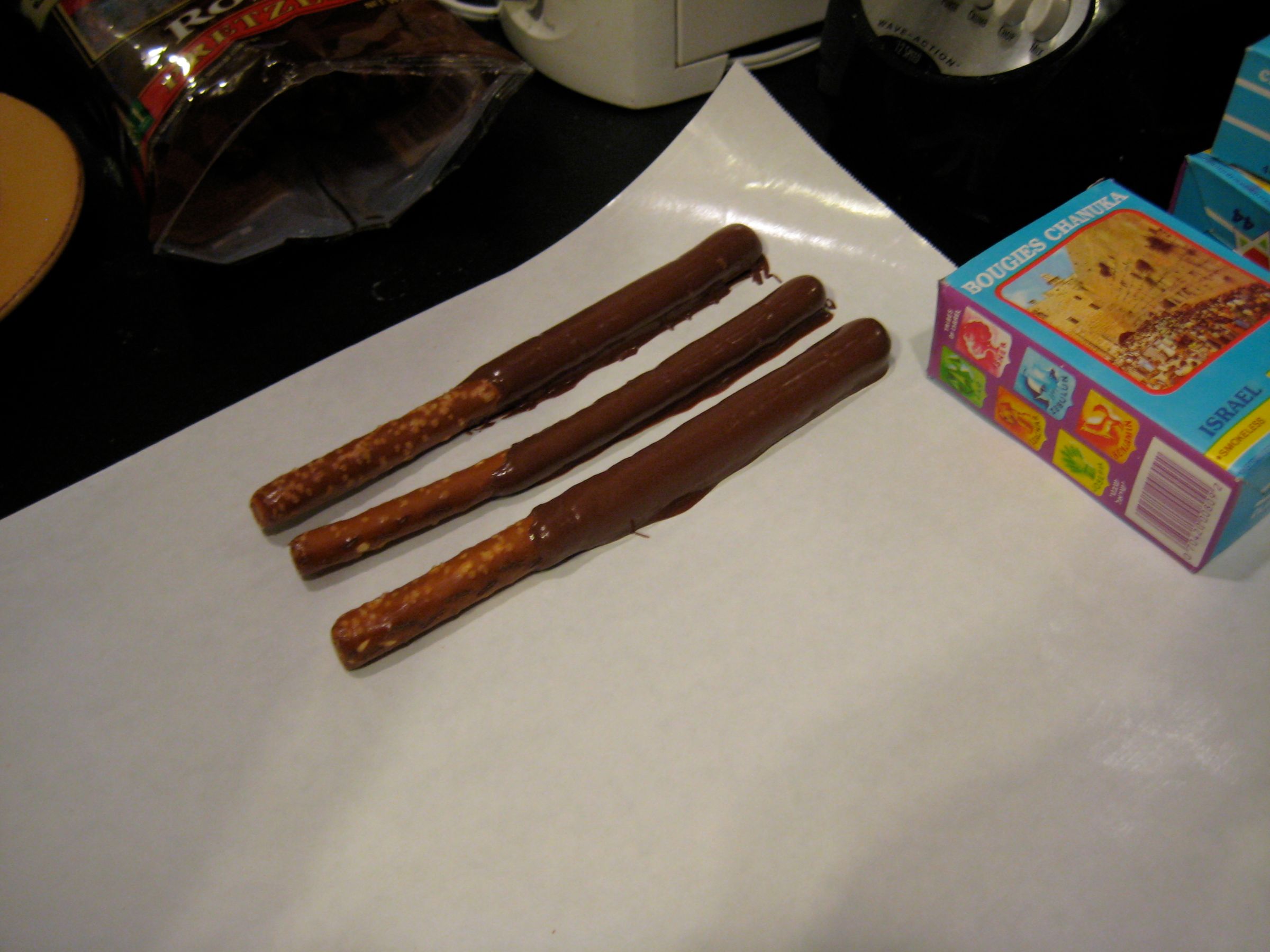 Holiday Chocolate Covered Pretzel Sticks Instructables