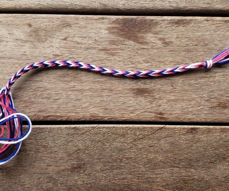 How to Make a Friendship Bracelet With Your Pinkies